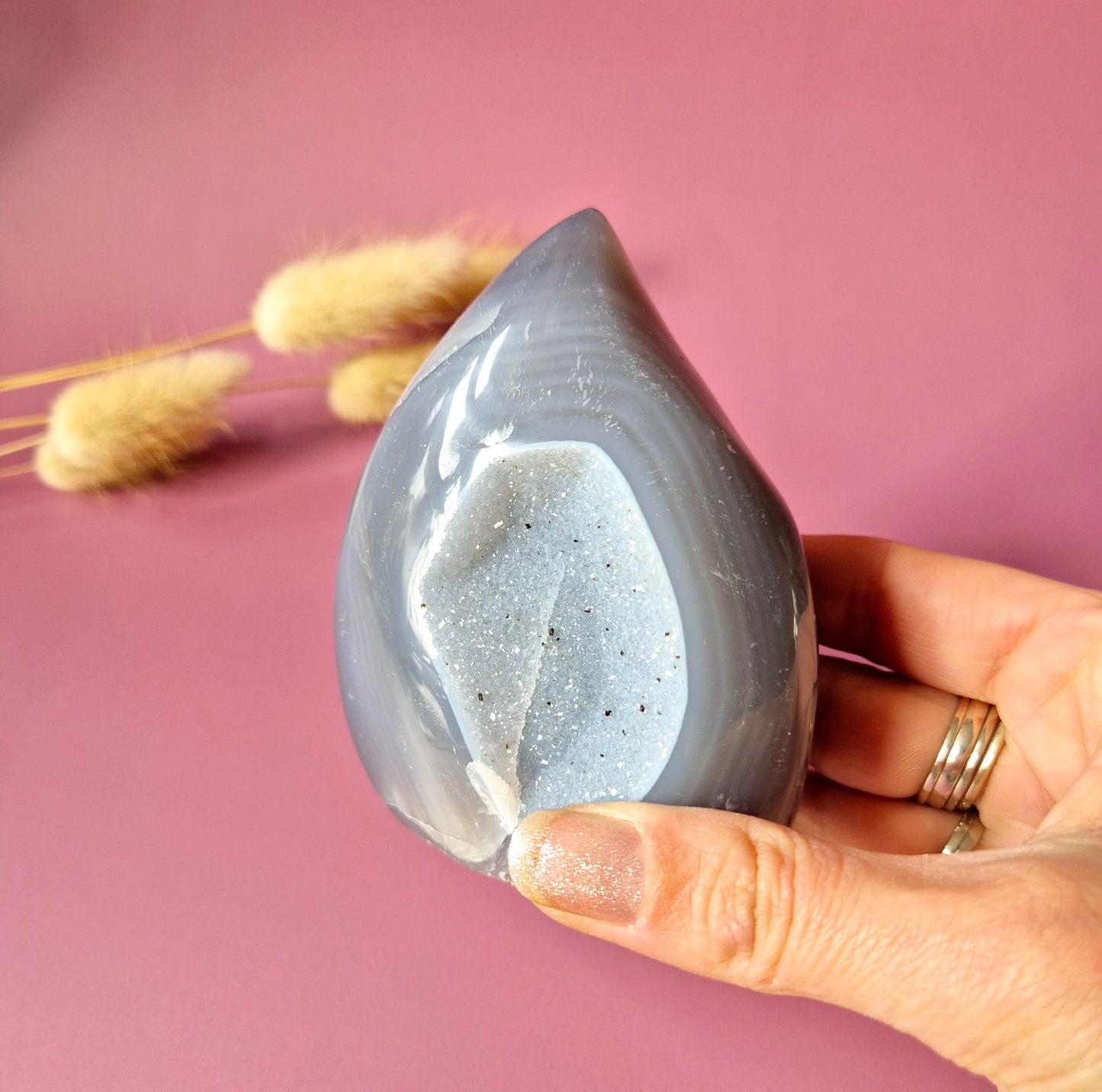 Druzy Grijze Agaat Druppelvormige Drop / Flame Staande Edelsteen Kristal - #43 345g.