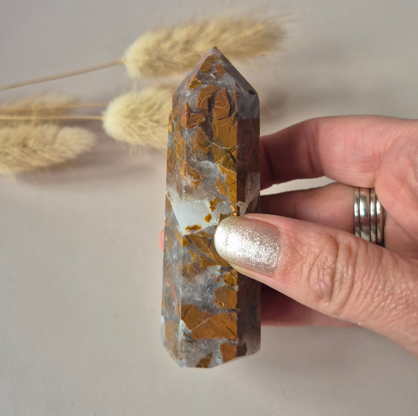 Edelsteen Brecciated Jasper Toren (7–9 cm)