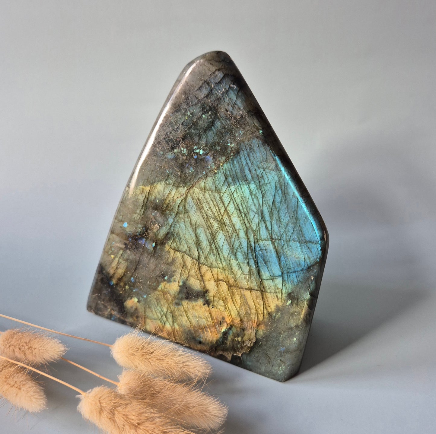 Gemstone Purple Labradorite Heart Palm Stone – Intuition, Protection & Mystical Power