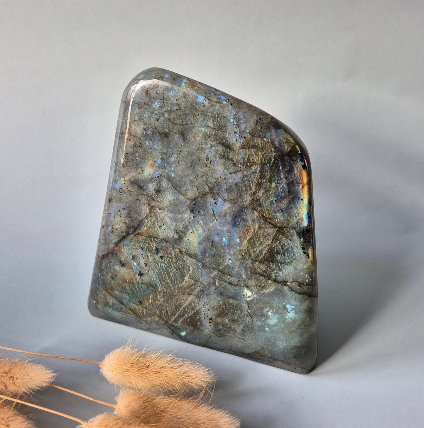 Gemstone Purple Labradorite Heart Palm Stone – Intuition, Protection & Mystical Power