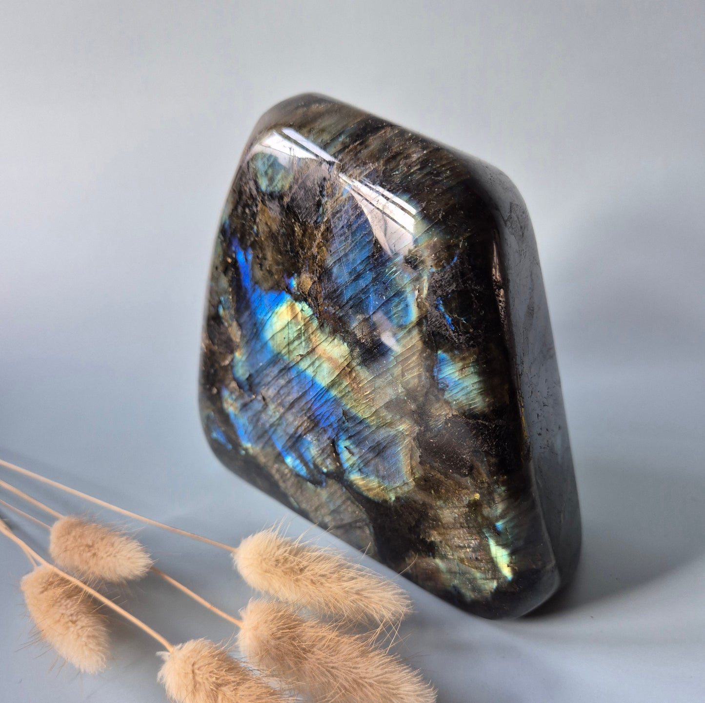 Gemstone Purple Labradorite Heart Palm Stone – Intuition, Protection & Mystical Power