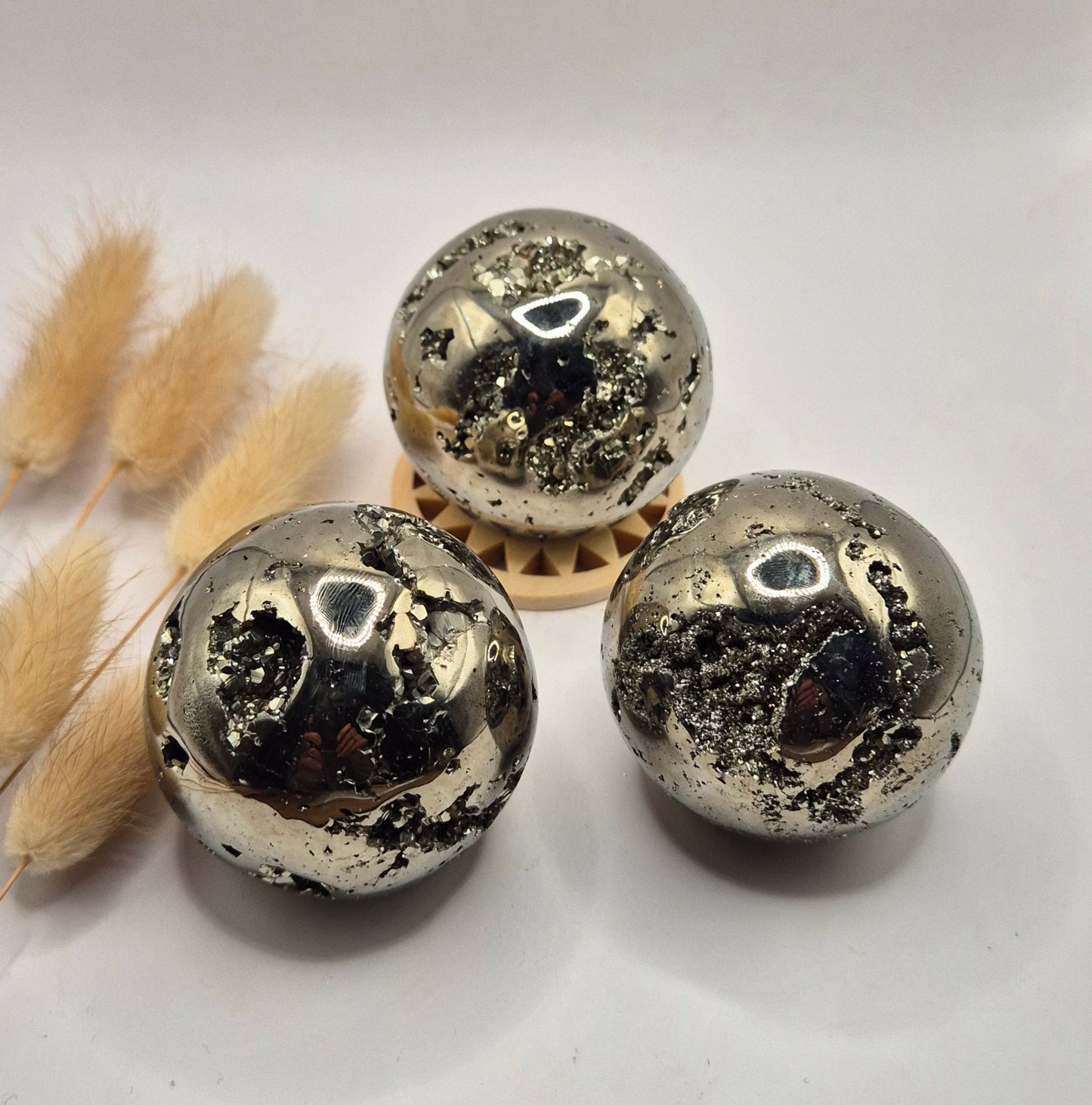 Edelsteen Bol Pyriet 50–60 mm – Hoge Kwaliteit met Druzy Kristallen