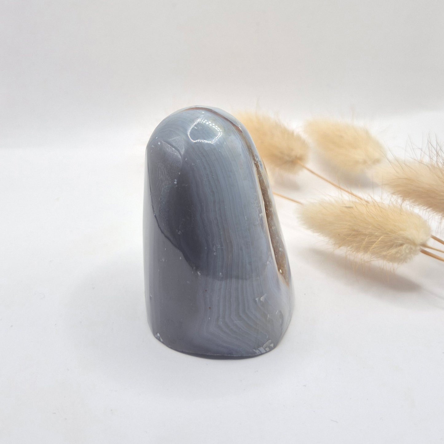 Druzy Grauer Achat - Tropfenförmiger stehender Edelsteinkristall - Nr. 12. 86 Gramm