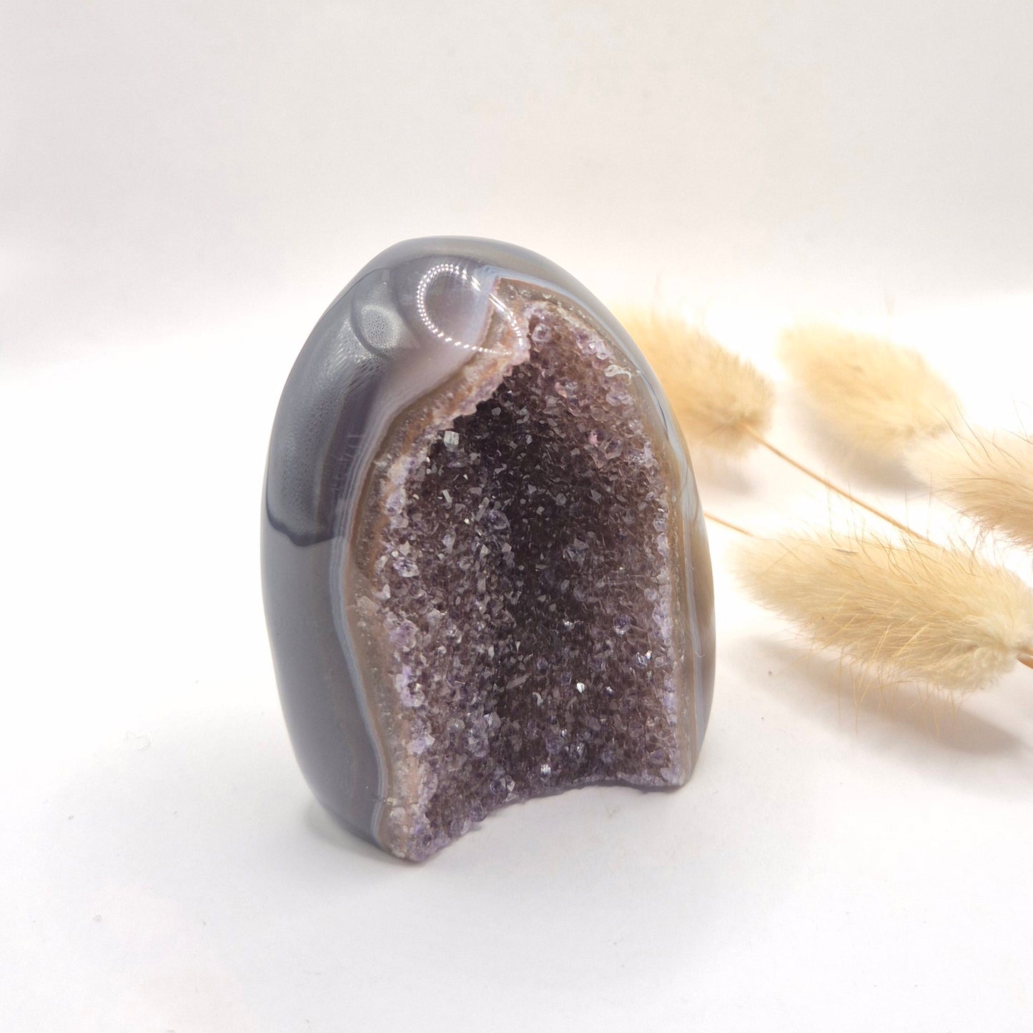 Druzy Grauer Achat - Tropfenförmiger stehender Edelsteinkristall - Nr. 12. 86 Gramm