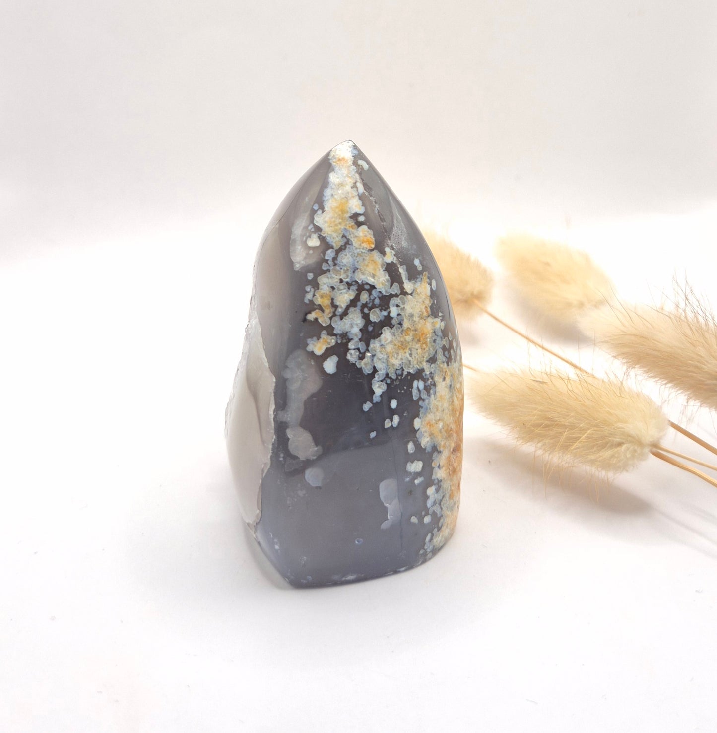 Druzy Grauer Achat - Tropfenförmiger stehender Edelsteinkristall - Nr. 12. 86 Gramm