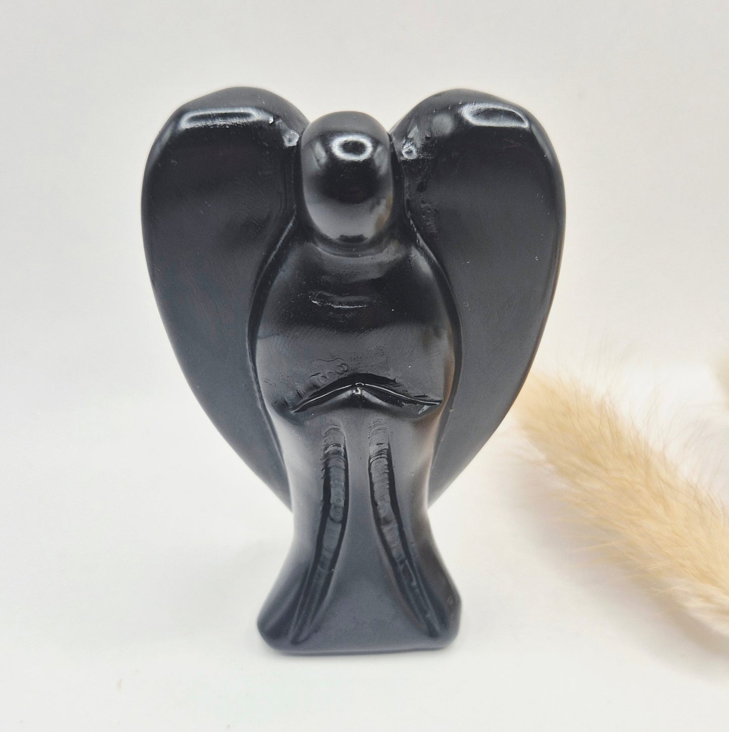 Zwarte Obsidiaan Engel – Handgesneden Edelsteen Beeldje (8 cm)