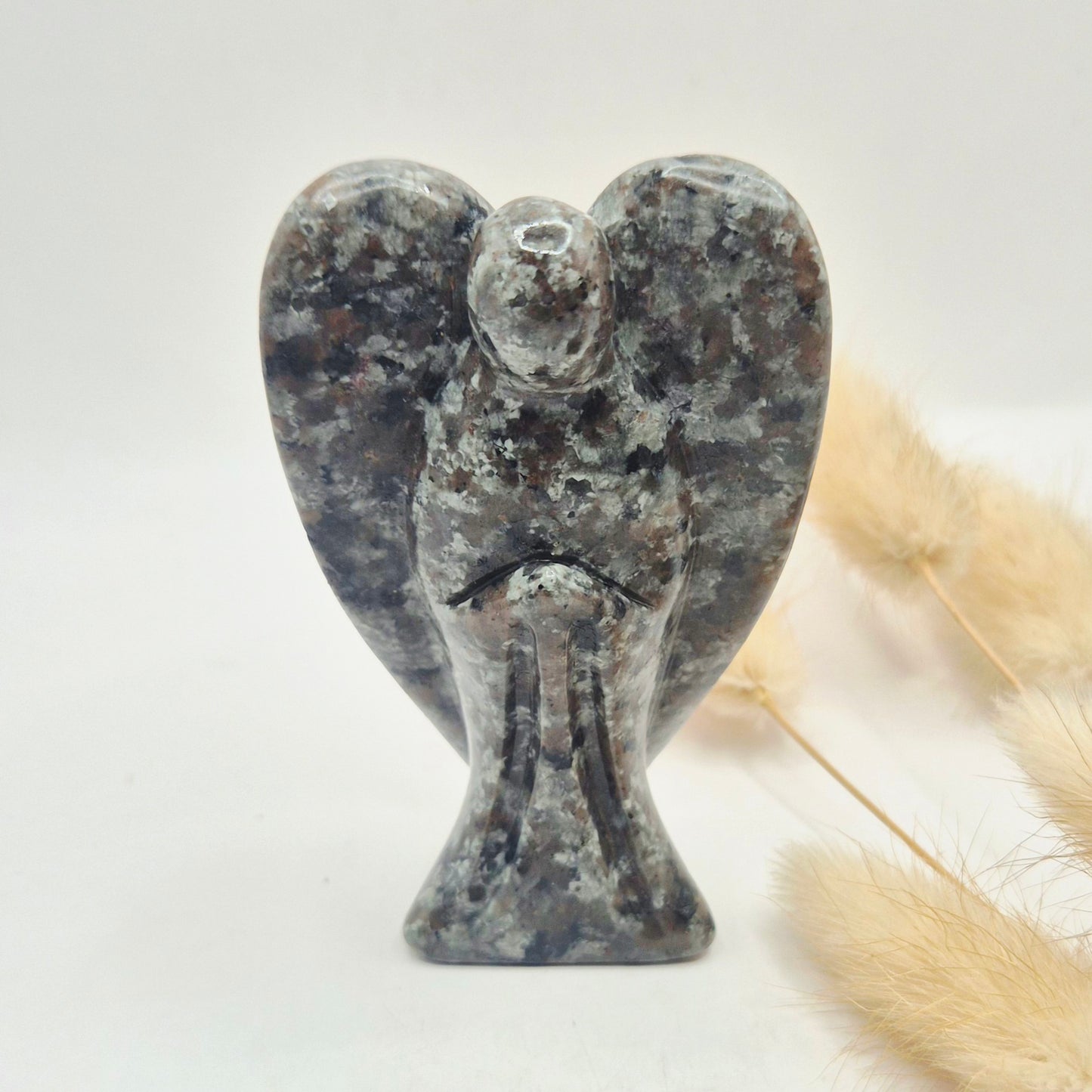 Yooperlite Engel – Handgesneden Edelsteen Beeldje (8 cm) UV Reactief