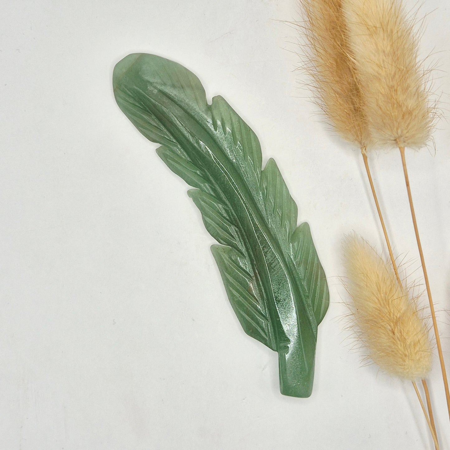 Edelsteen Veer Carving – ca. 10 cm | Groene Aventurijn