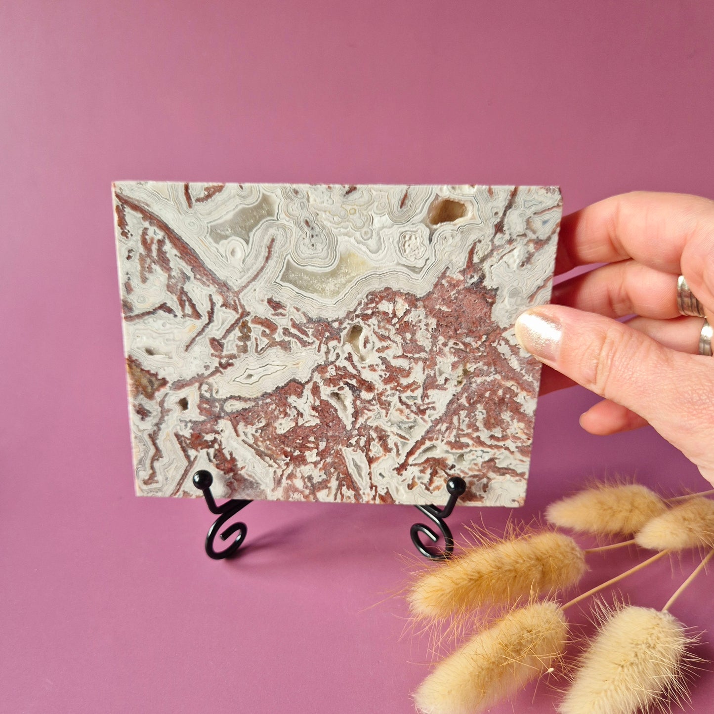 Crazy Lace Agate Slab op standaard – 318g (druzy edelsteen)