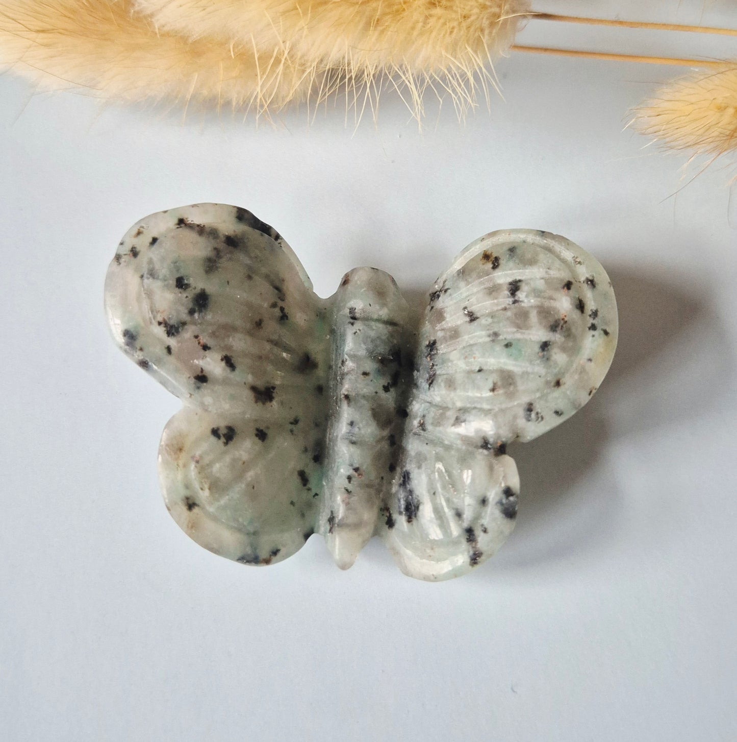 Edelsteen 3D Vlinder 6x5 cm – Sesame Jasper (ronde vleugels)