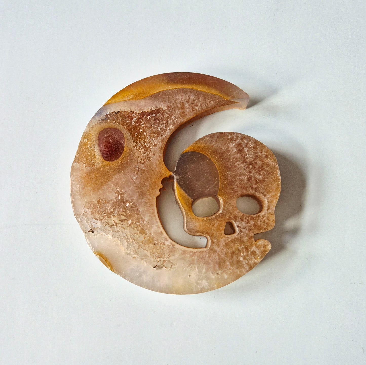 Druzy Agaat Maan met Skull Carving 10cm #1