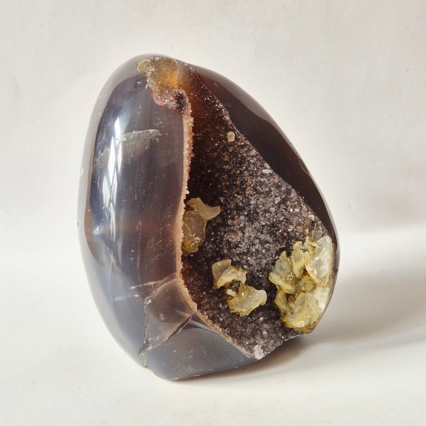 Druzy Grauer Achat - Tropfenförmiger stehender Edelsteinkristall - Nr. 12. 86 Gramm