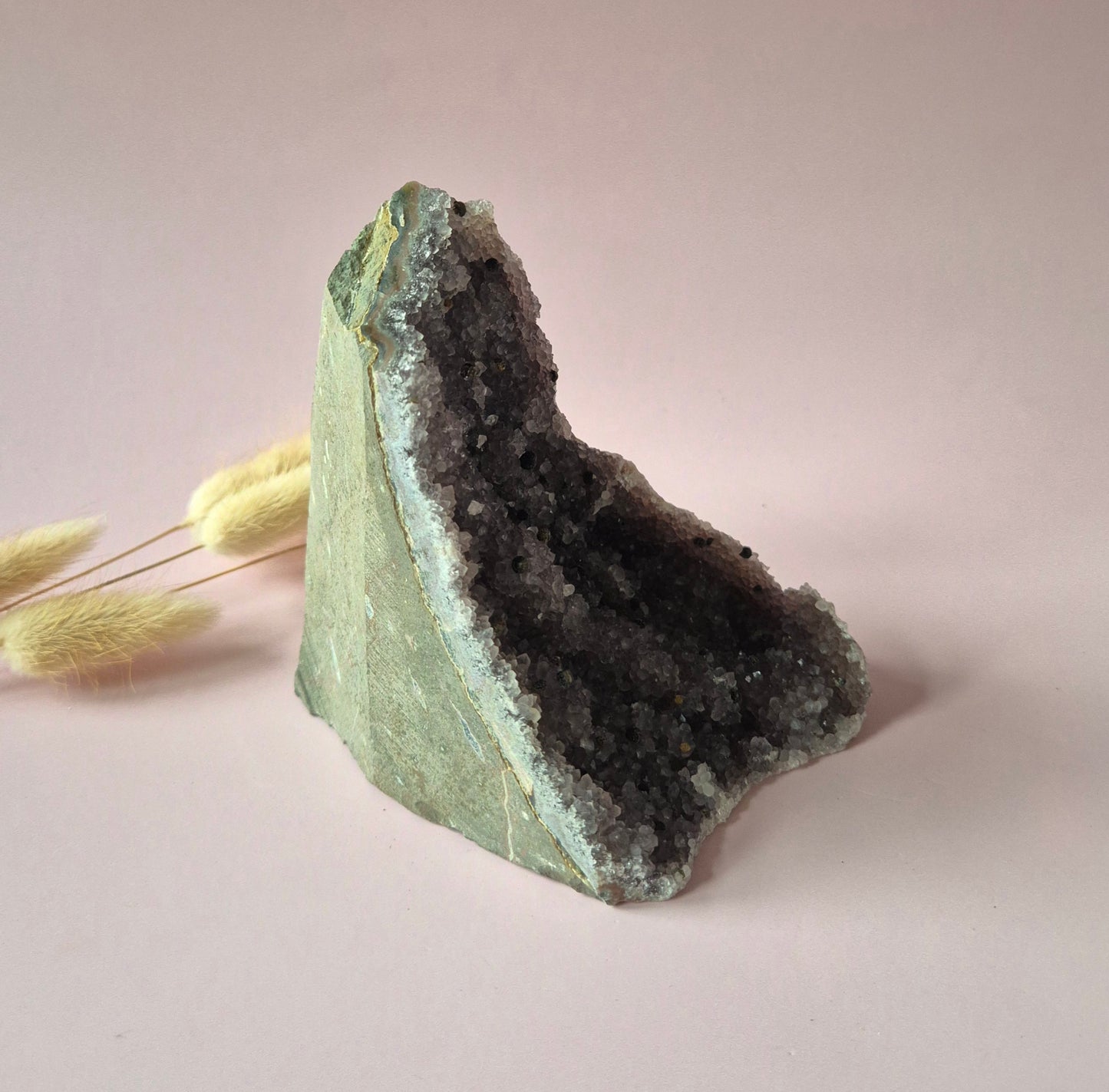 Edelsteen Amethist Geode van 632 gram – Spirituele Eyecatcher met Krachtige Energie cathedral