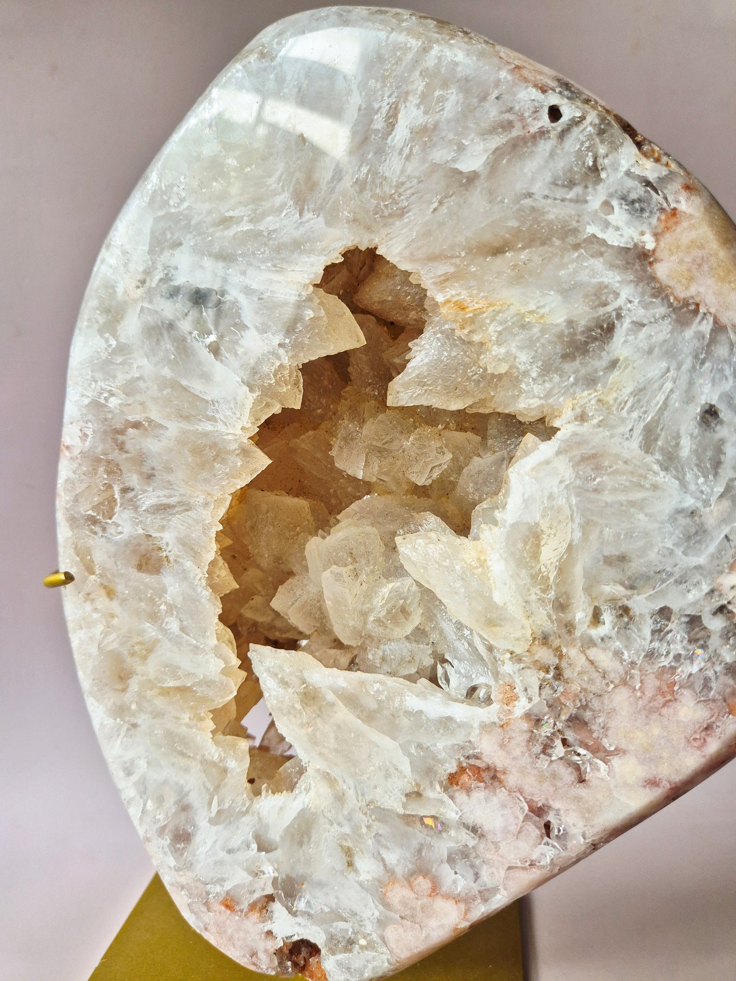 Roze Amethist Geode Schijf op Standaard 4785g | XXL Druzy Crystal Decor & Edelsteen Display