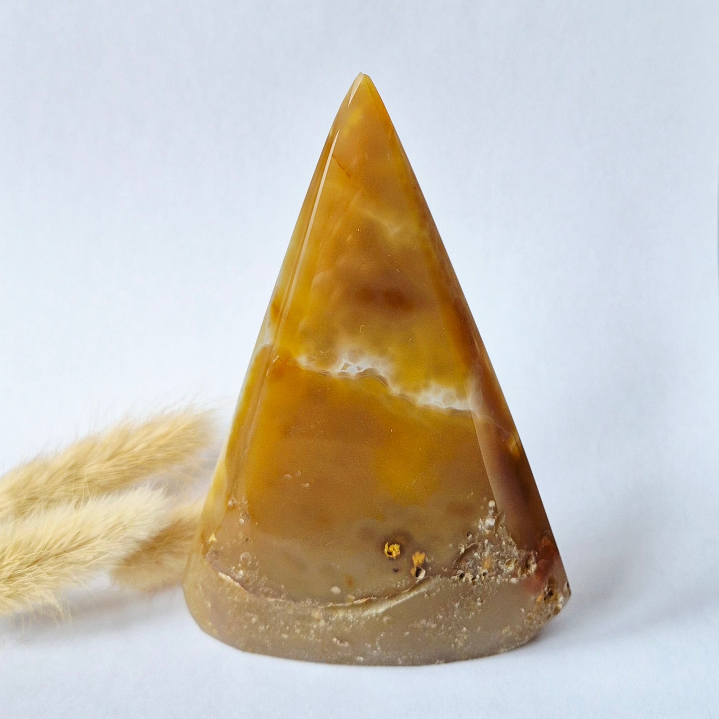 Druzy Grauer Achat - Tropfenförmiger stehender Edelsteinkristall - Nr. 12. 86 Gramm