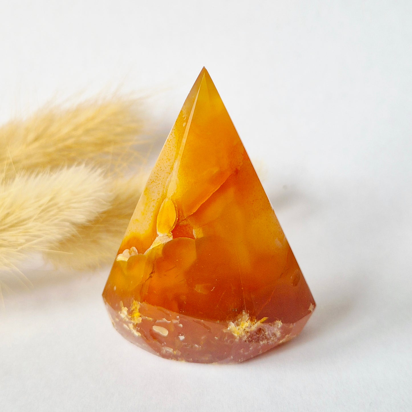 Druzy Grauer Achat - Tropfenförmiger stehender Edelsteinkristall - Nr. 12. 86 Gramm