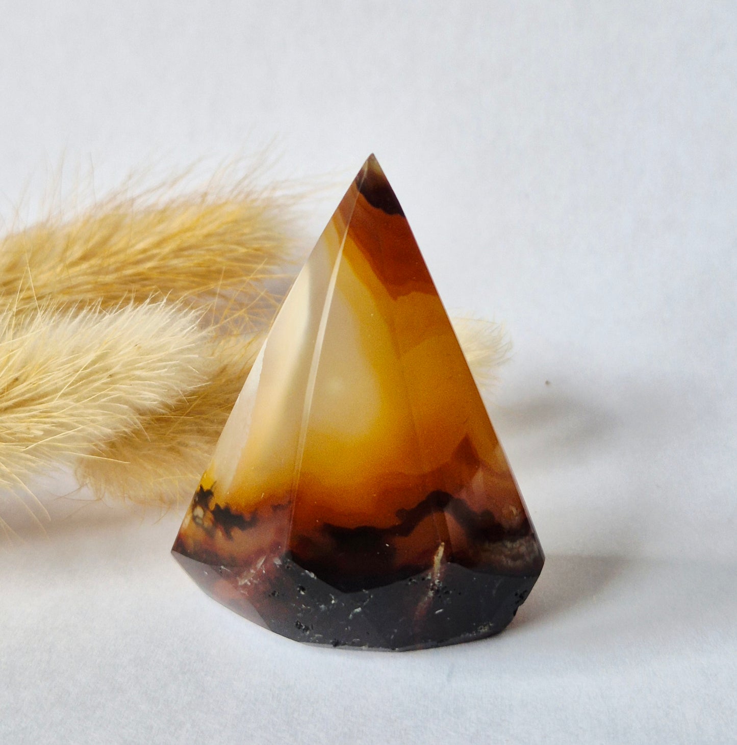 Druzy Grauer Achat - Tropfenförmiger stehender Edelsteinkristall - Nr. 12. 86 Gramm