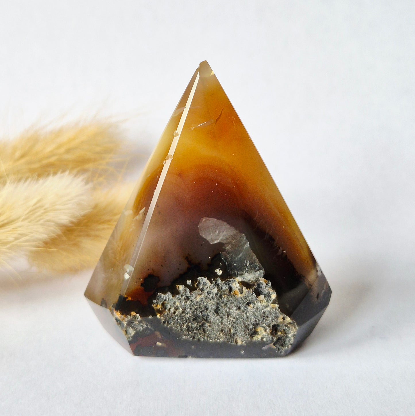 Druzy Grauer Achat - Tropfenförmiger stehender Edelsteinkristall - Nr. 12. 86 Gramm