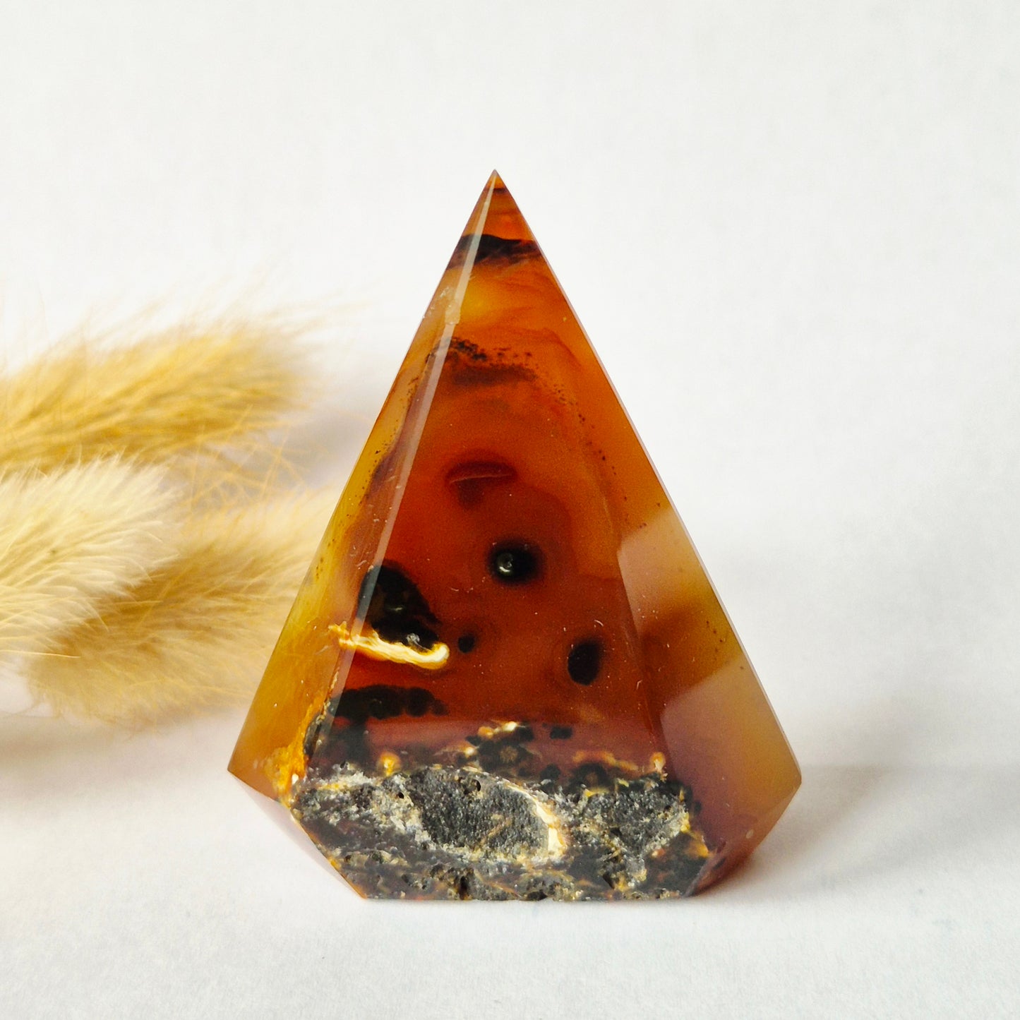 Druzy Grauer Achat - Tropfenförmiger stehender Edelsteinkristall - Nr. 12. 86 Gramm