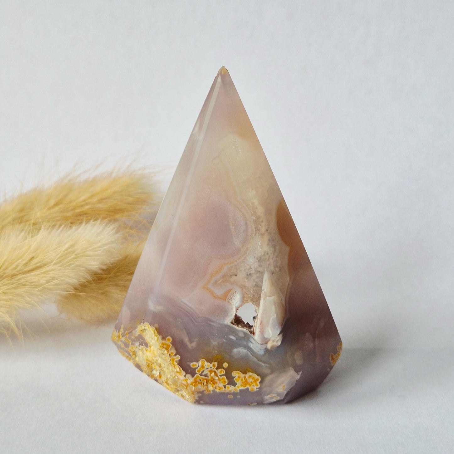 Druzy Grauer Achat - Tropfenförmiger stehender Edelsteinkristall - Nr. 12. 86 Gramm