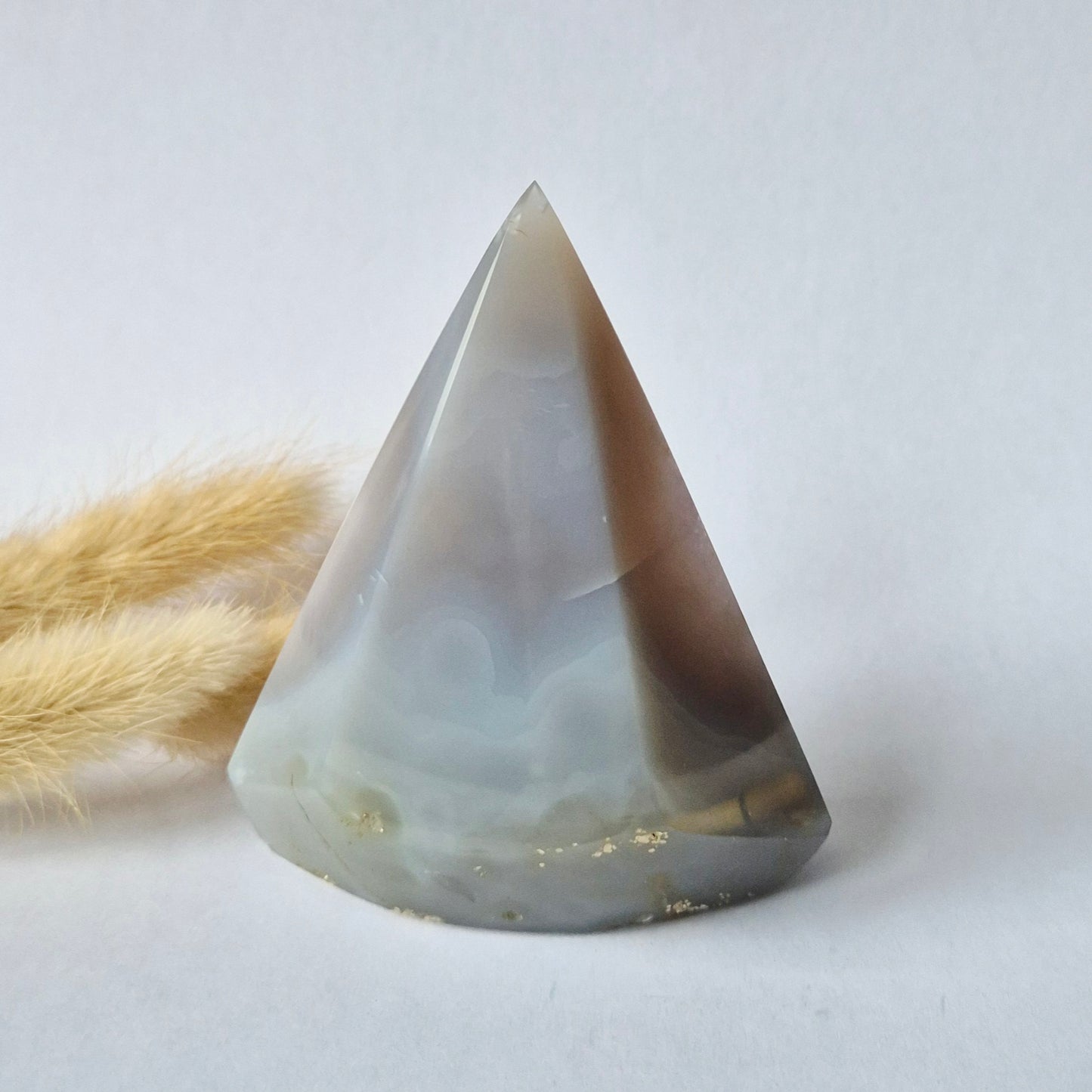 Druzy Grauer Achat - Tropfenförmiger stehender Edelsteinkristall - Nr. 12. 86 Gramm