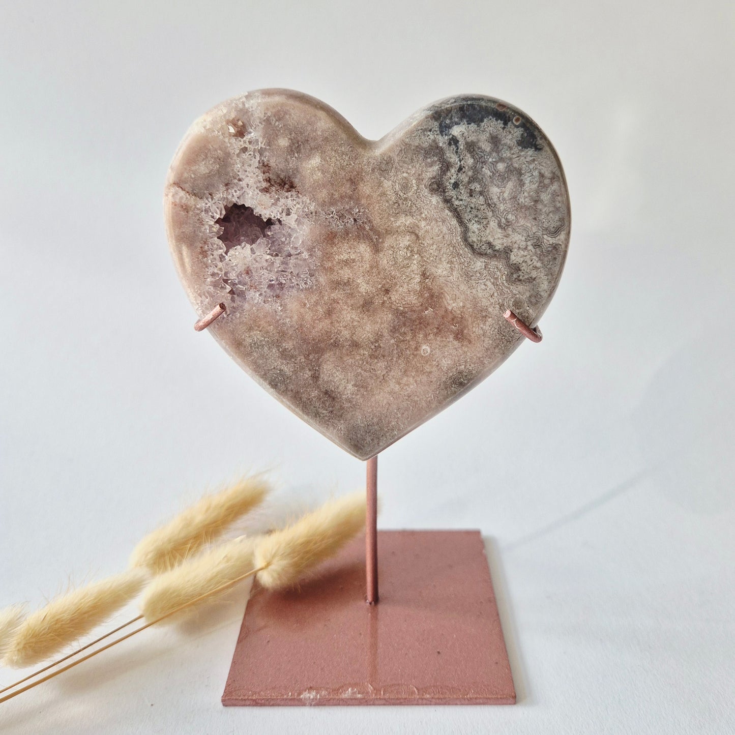 XL Edelsteen Druzy Pink Amethyst Hart – Hoge Kwaliteit ±590g | incl. metalen standaard | uniek stuk Roze Amethist