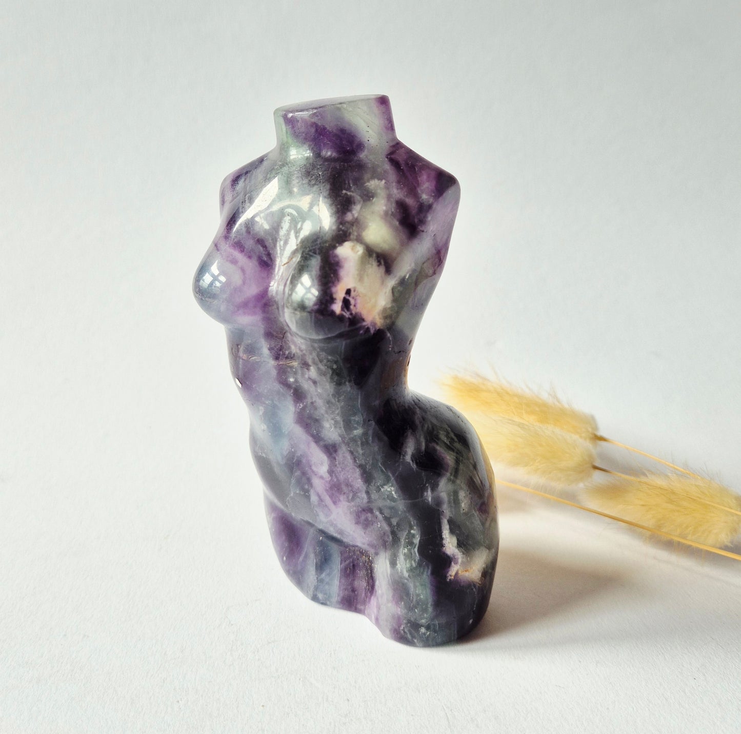 Regenboog Fluoriet Vrouwenlichaam Carving – 509 gram