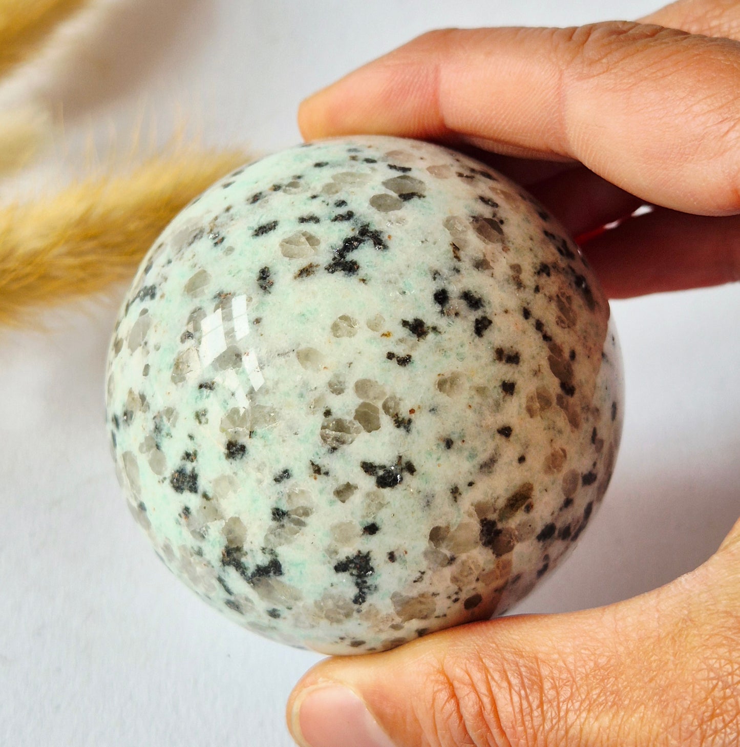 XXL Blauer Mondstein Kristallkugel (110 mm | 1600 g) - Blauer Mondstein Intuition, weibliche Energie & spiritueller Schutz