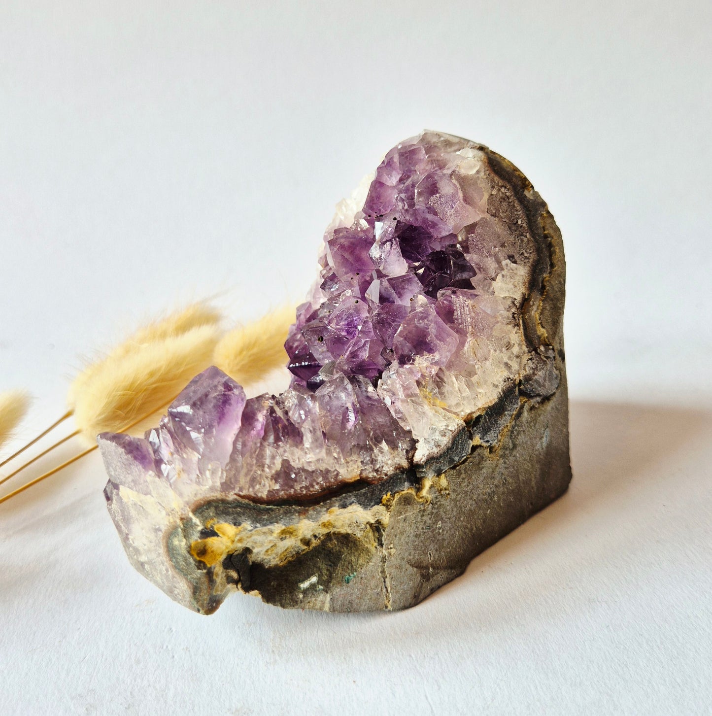 Natuurlijke Amethist Geode Vrije Vorm 629 gram | Donkerpaarse Kristallen