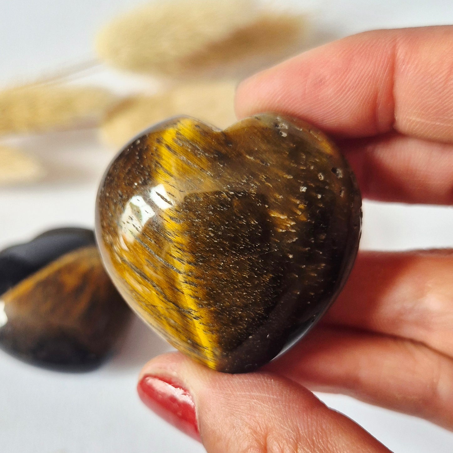 Edelsteen Bol Hartje Zaksteen 3-4cm – Tijgeroog