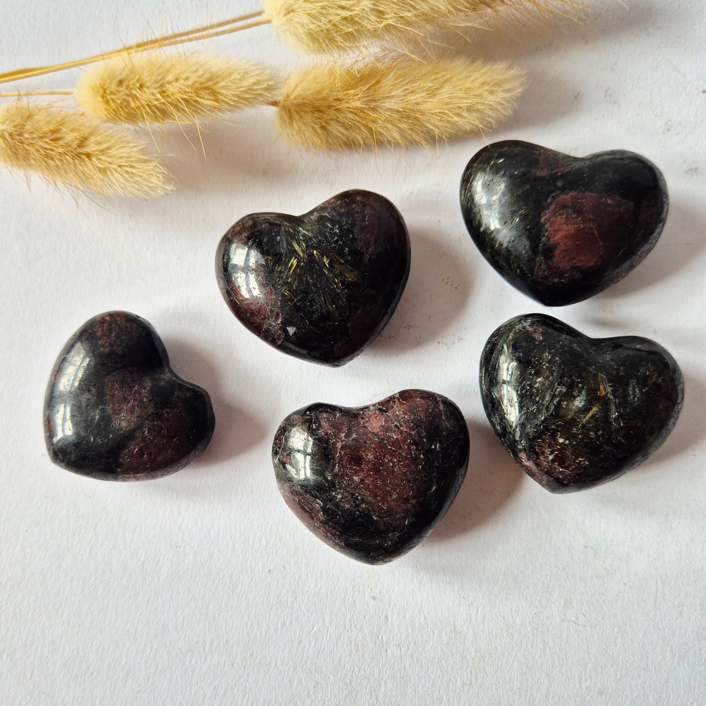 Mini-Herz - Roter Jaspis-Edelsteinherz / Taschenstein-Handschmeichler (2 x 2 cm)