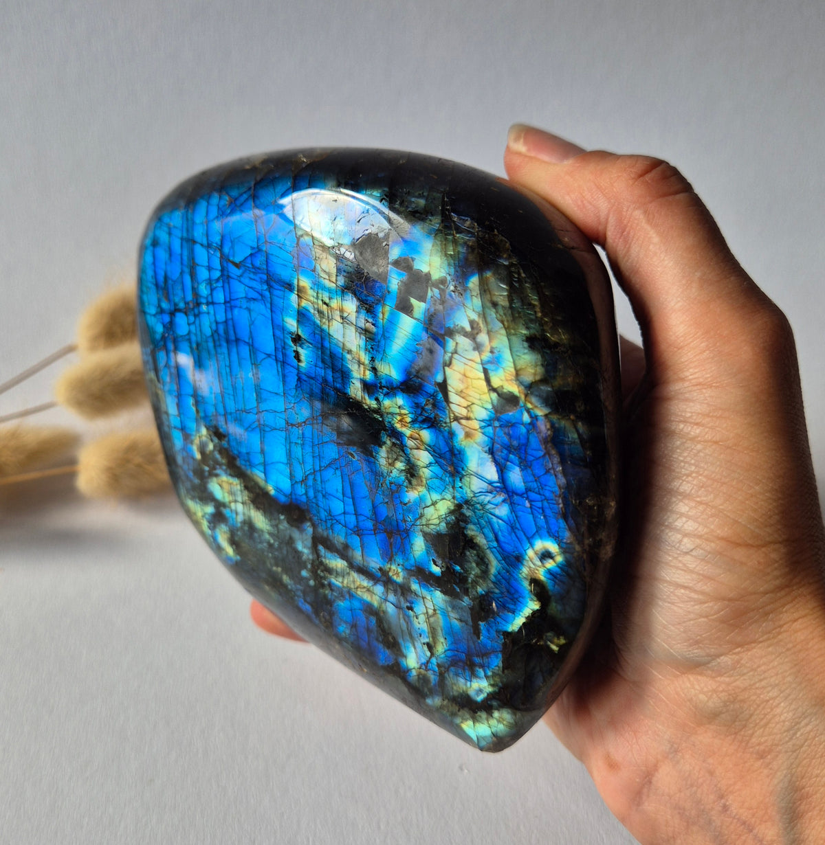 Gemstone Purple Labradorite Heart Palm Stone – Intuition, Protection & Mystical Power