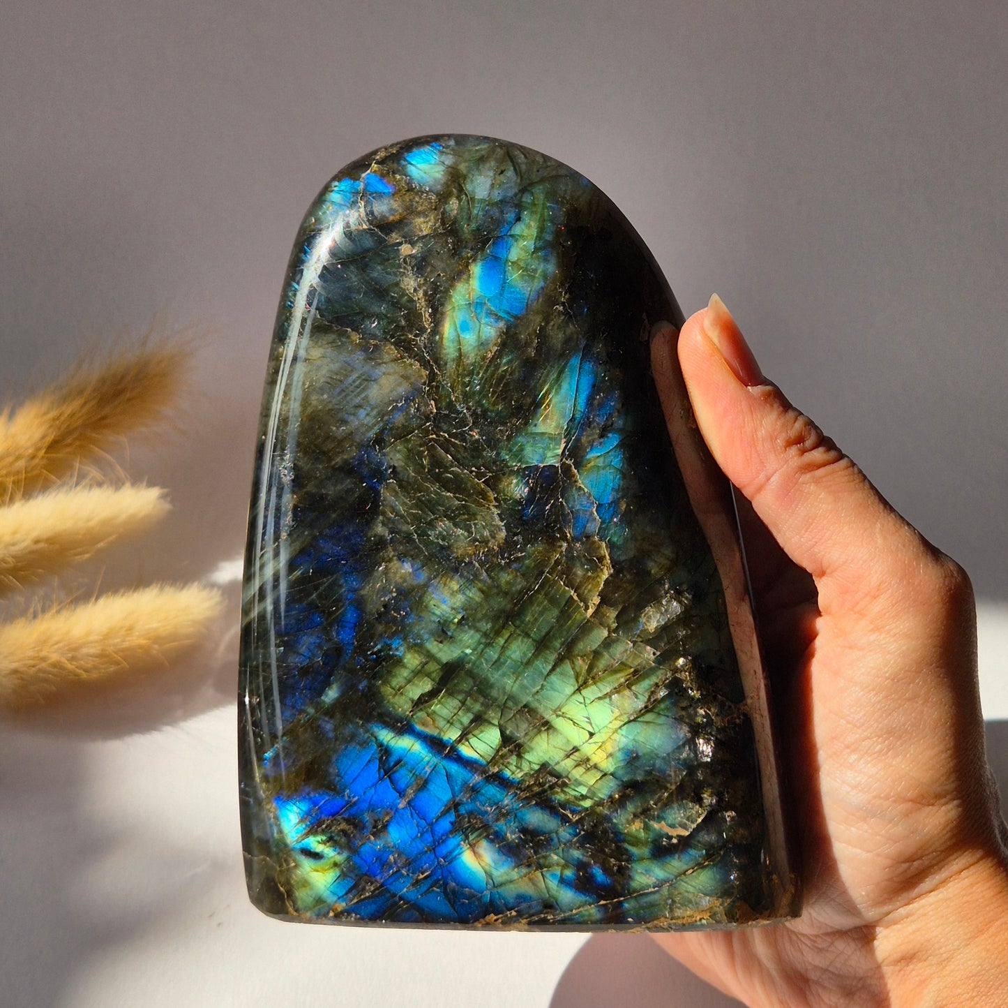 Gemstone Purple Labradorite Heart Palm Stone – Intuition, Protection & Mystical Power