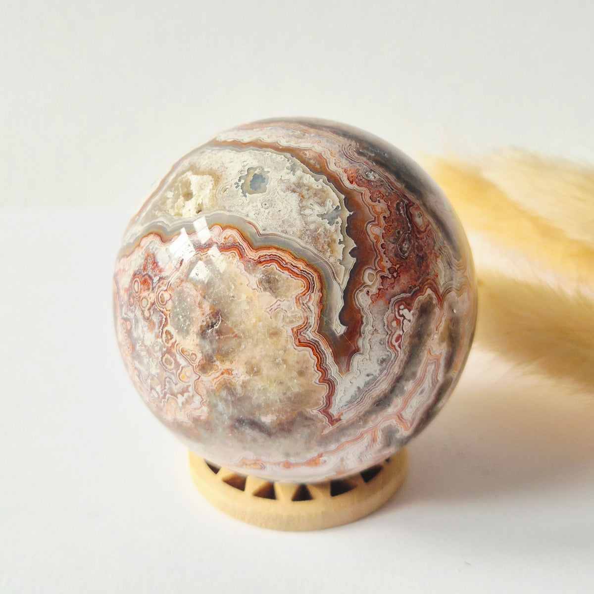 Kristall-Edelsteinkugel, weiße Drusen-Achatkugel aus Mexiko, 50 mm