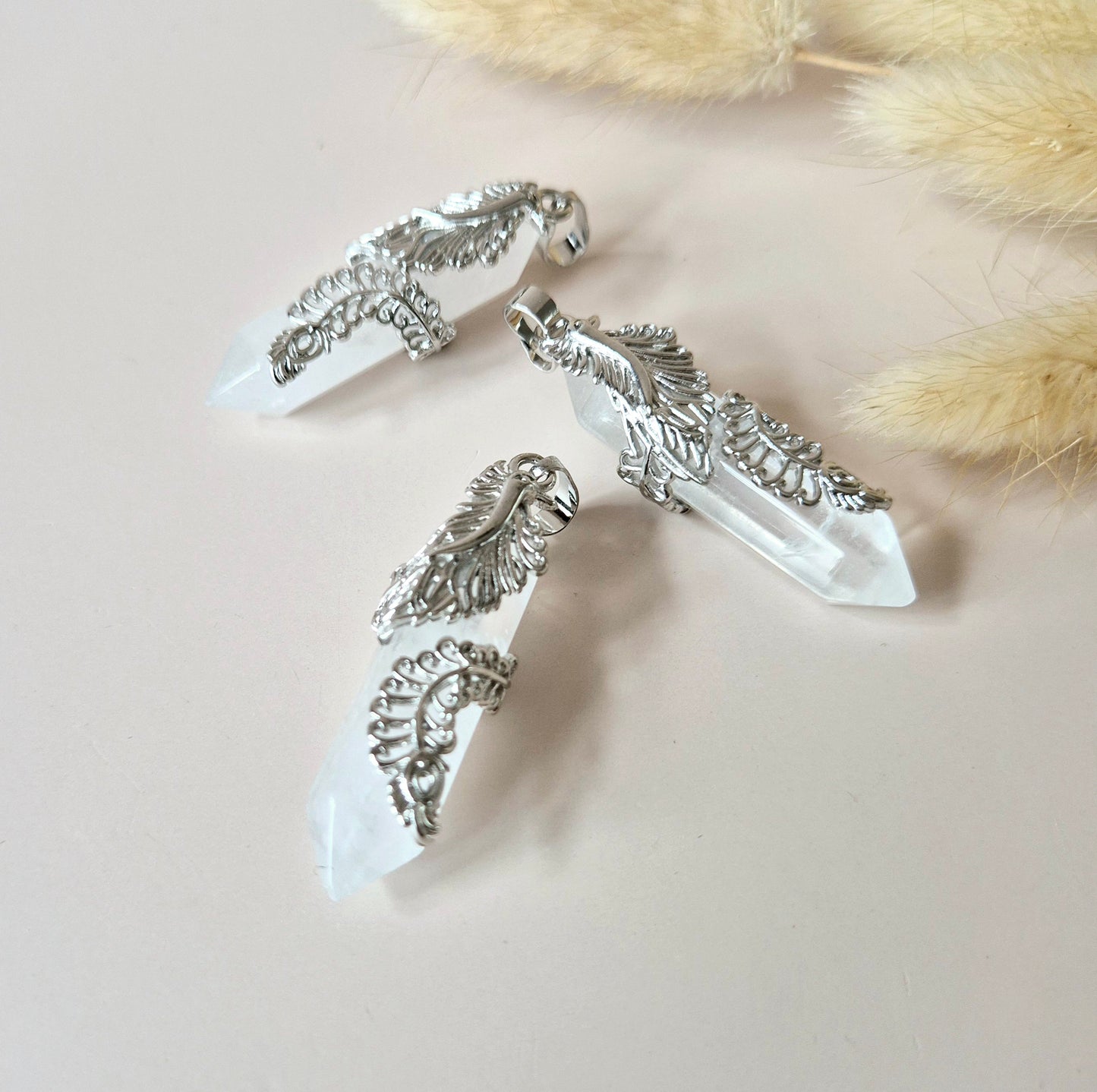Bergkristal edelsteen hanger met sierlijke houder – 4,5 cm – helder en krachtig