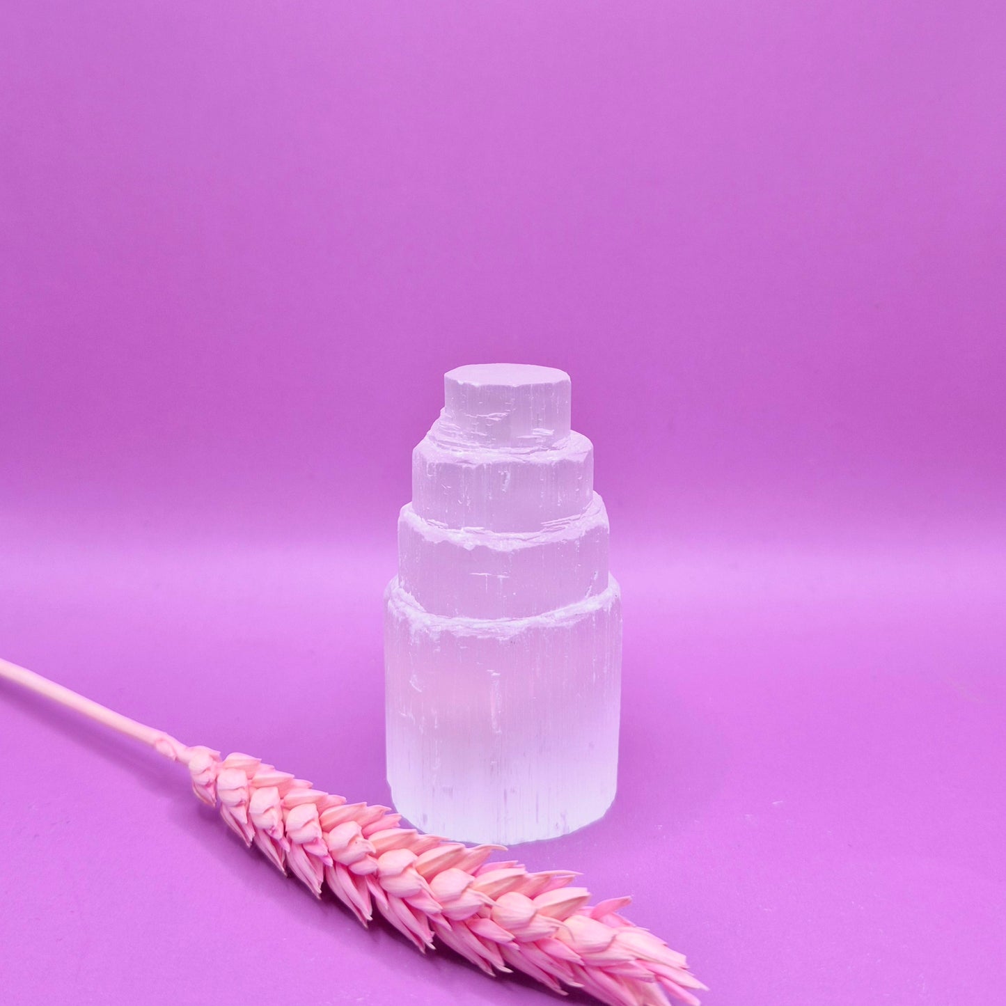 Seleniet Toren (6,5 x 5 cm): een krachtige steen voor zuiverheid en helderheid. Perfect voor meditatie of als stijlvolle decoratie. Shop nu!