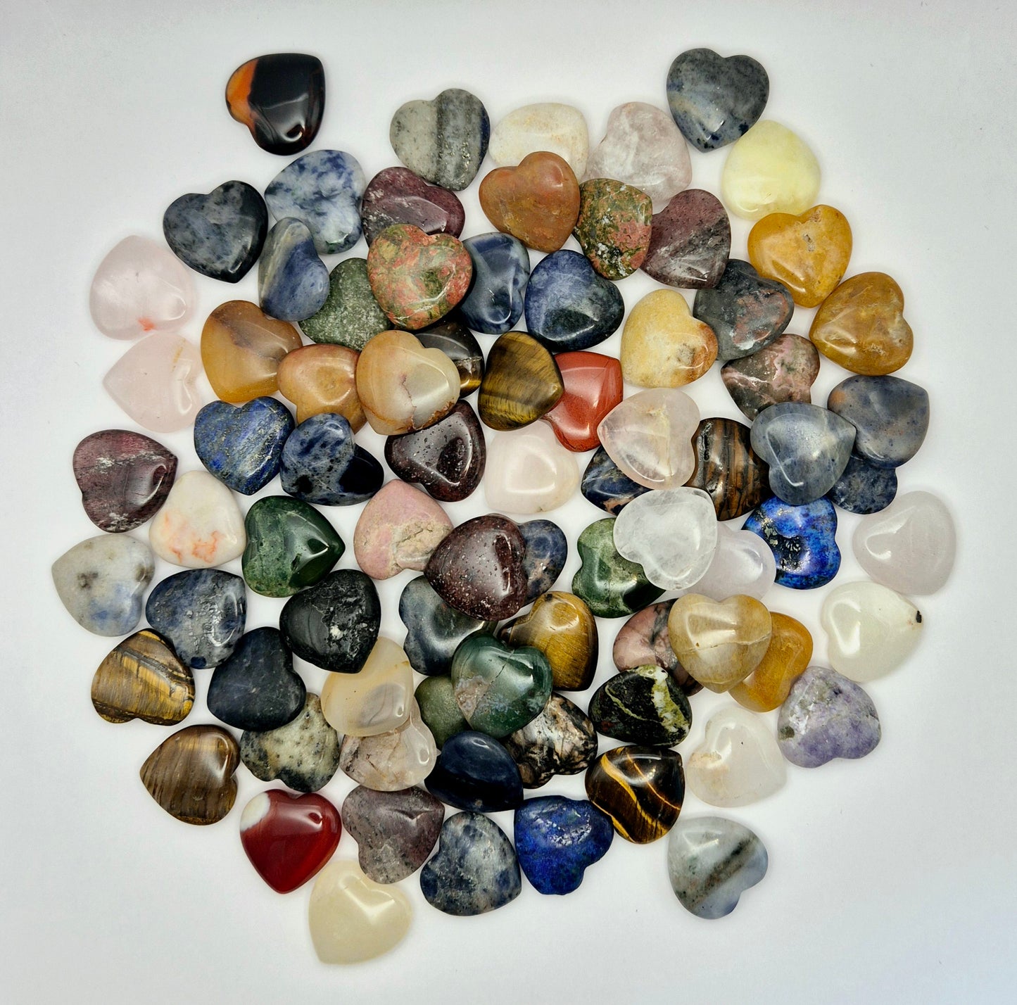 Mixed Crystals Heart Gemstone (3x3 cm) 🌈
Experience a unique blend of energies with our Mixed Crystals Heart Gemstone, intuitively chosen just for you. Each 3x3 cm heart carries a special combination of crystals, selected to bring you the perfect balance of healing, protection, and positivity.