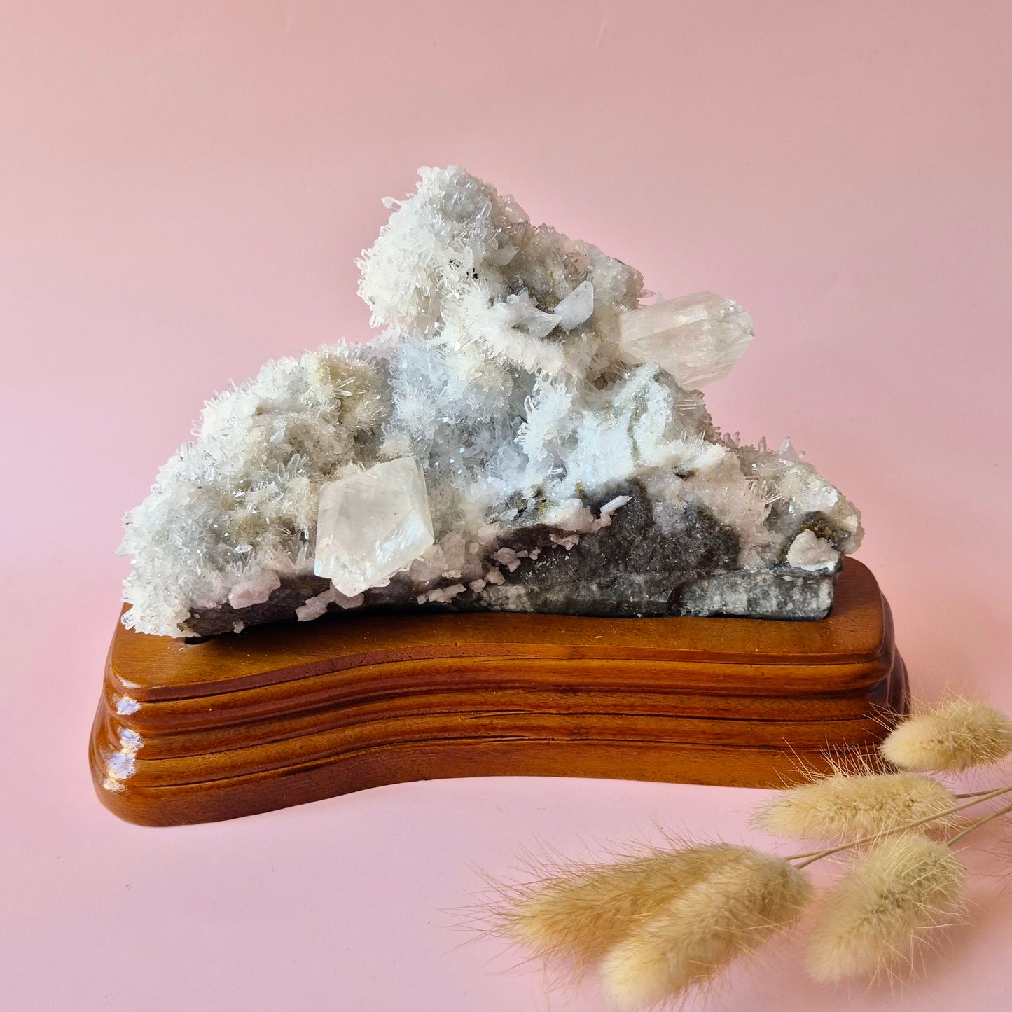 Gemstone (Druzy) Agate Disc on Stand (11–14 cm) – #19 Grounding, Balance &amp; Natural Beauty