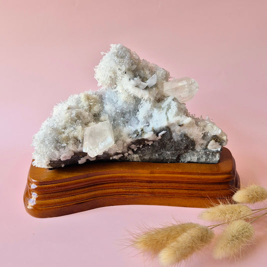 Gemstone (Druzy) Agate Disc on Stand (11–14 cm) – #19 Grounding, Balance &amp; Natural Beauty