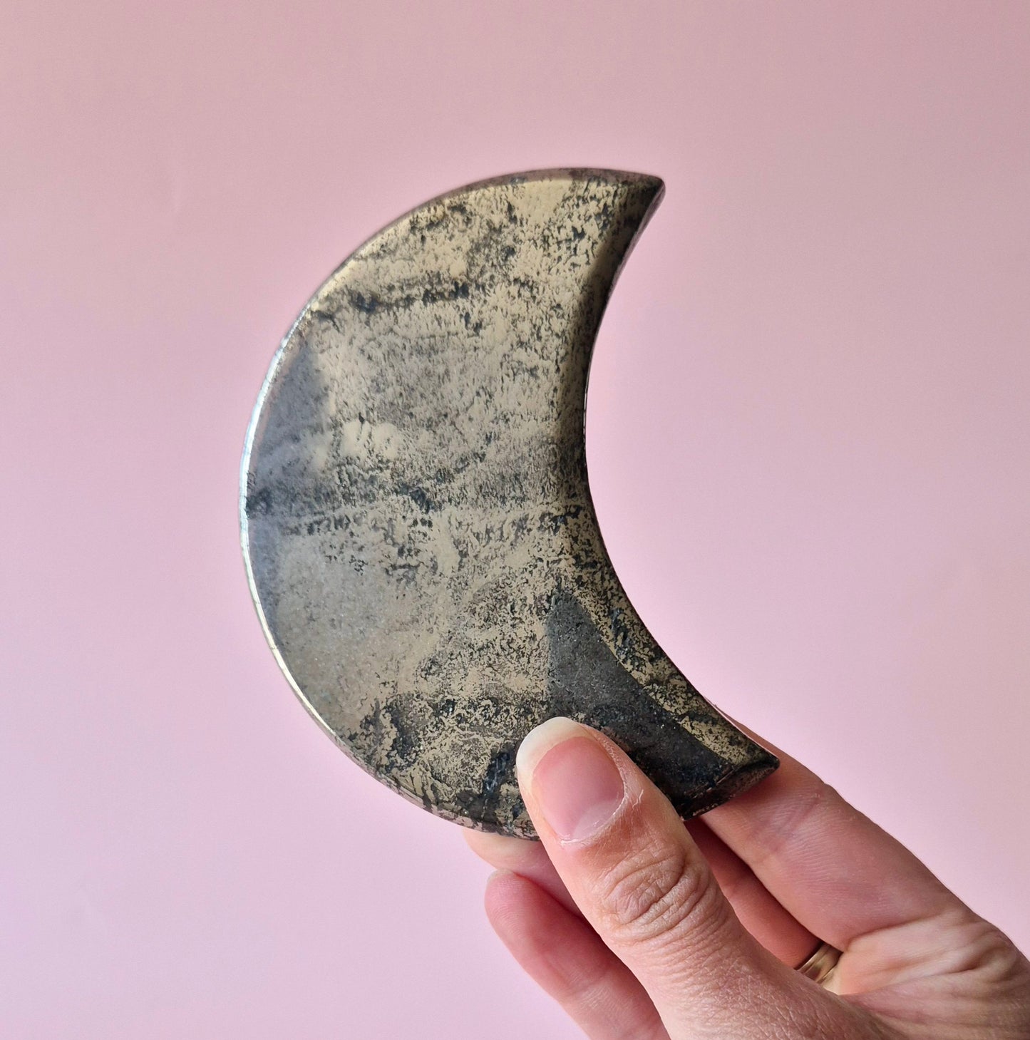 Edelsteinpyritmond auf Ständer – 10cm