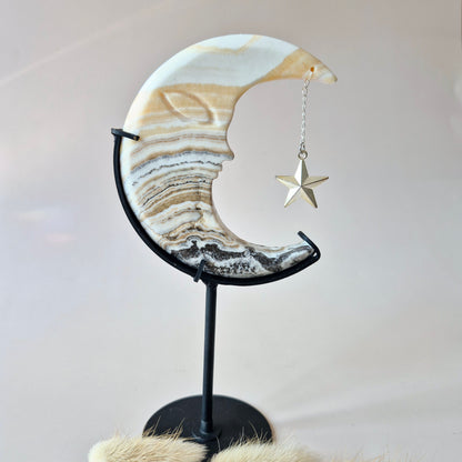Gele calciet maan, opbeurend kristal, maansikkel decor, banded calciet carving, zonnevlechtchakra steen

