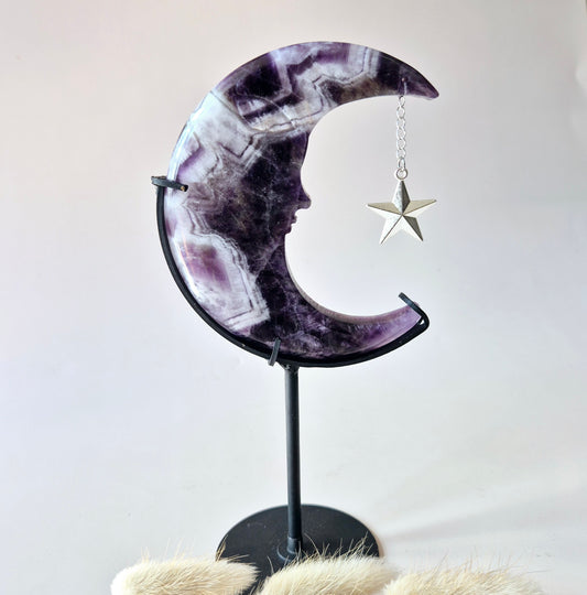 XL Gemstone Moss Agate Moon on Stand (Druzy &amp; Patterns) #158 - 400g 12,7cm