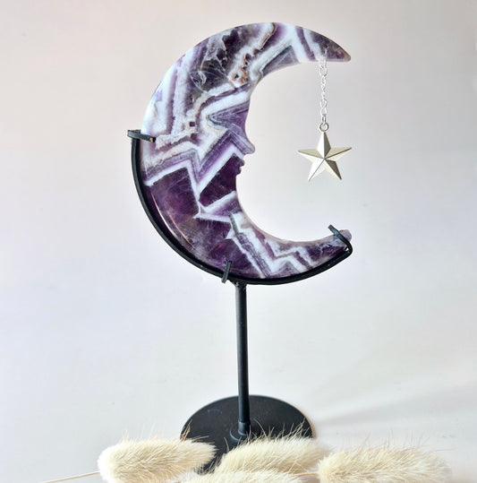 XL Gemstone Moss Agate Moon on Stand (Druzy &amp; Patterns) #158 - 400g 12,7cm