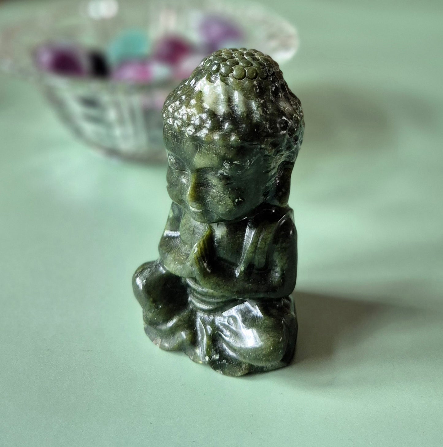 Nephrit-Jade-Buddha-Kristallschnitzerei 10cm