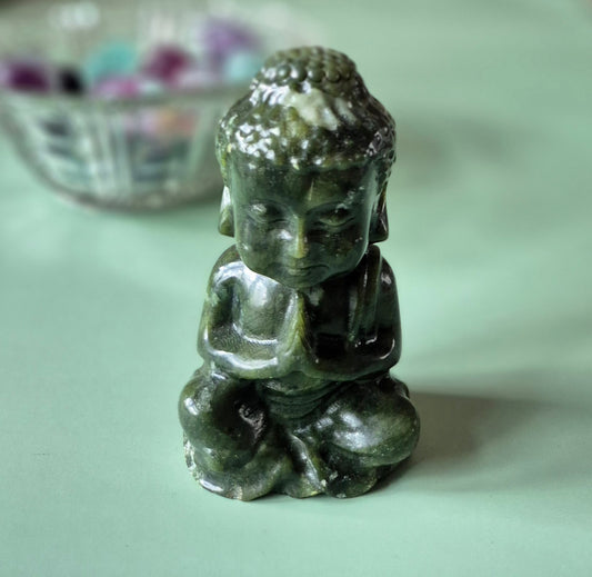 Nephrit-Jade-Buddha-Kristallschnitzerei 10cm