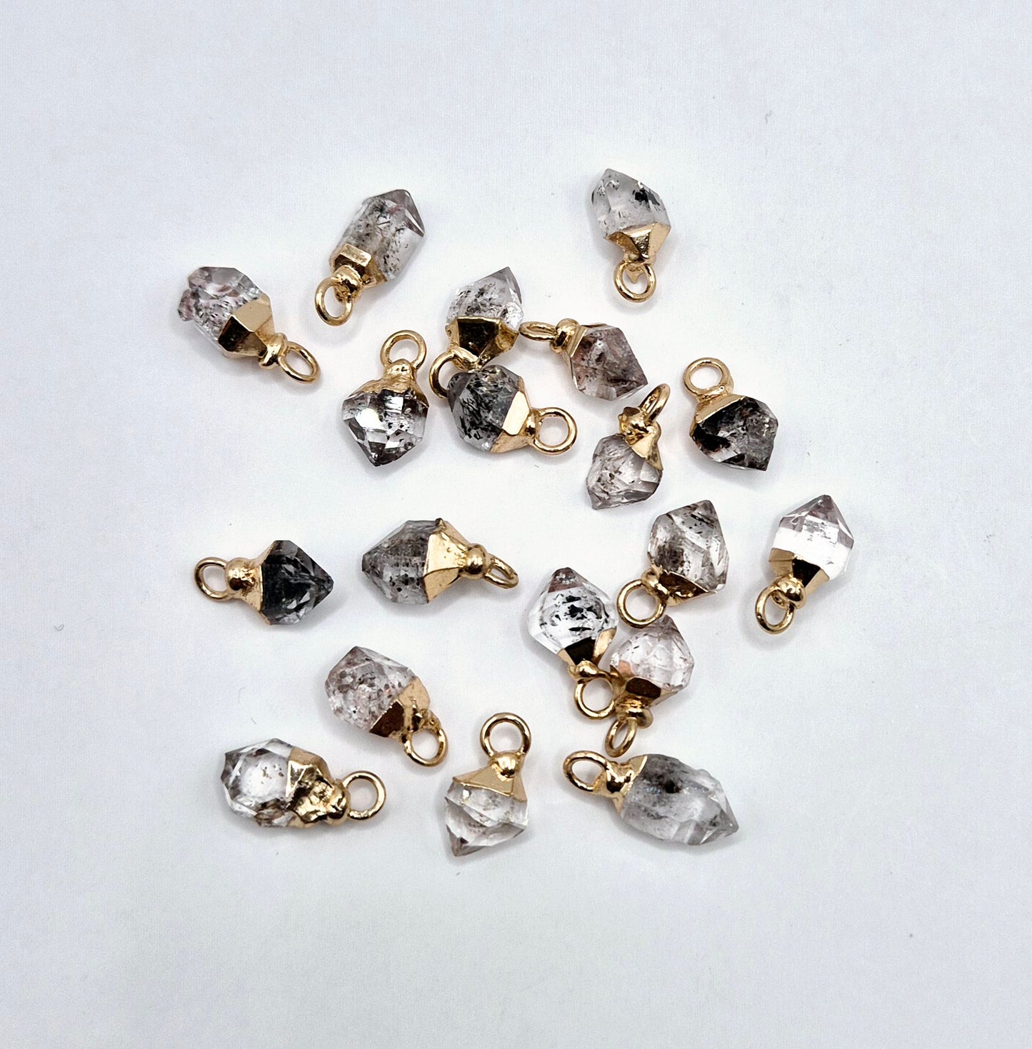 Starterpaket mit Halskette mit kleinem Rohedelsteinanhänger (1–1,5 cm) + kostenloses Display