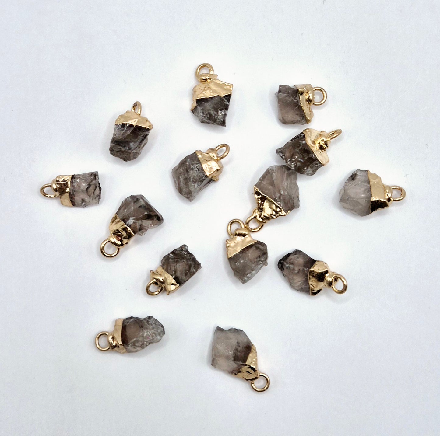 Starterpaket mit Halskette mit kleinem Rohedelsteinanhänger (1–1,5 cm) + kostenloses Display
