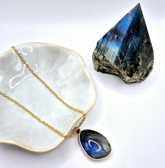 Gold color Labradorite Necklace with 25mm flashy pendant