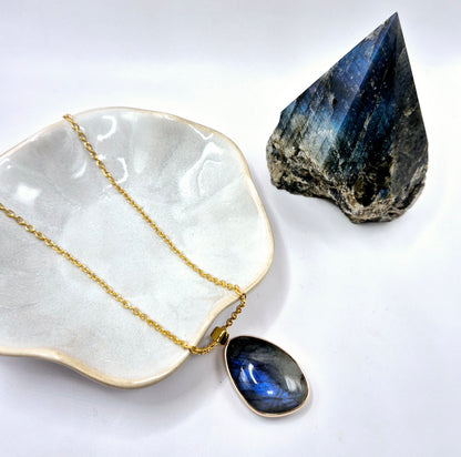 Gold color Labradorite Necklace with 25mm flashy pendant