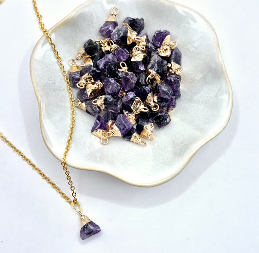 Gold-Colored Necklace with Raw Amethyst Pendant (1cm)